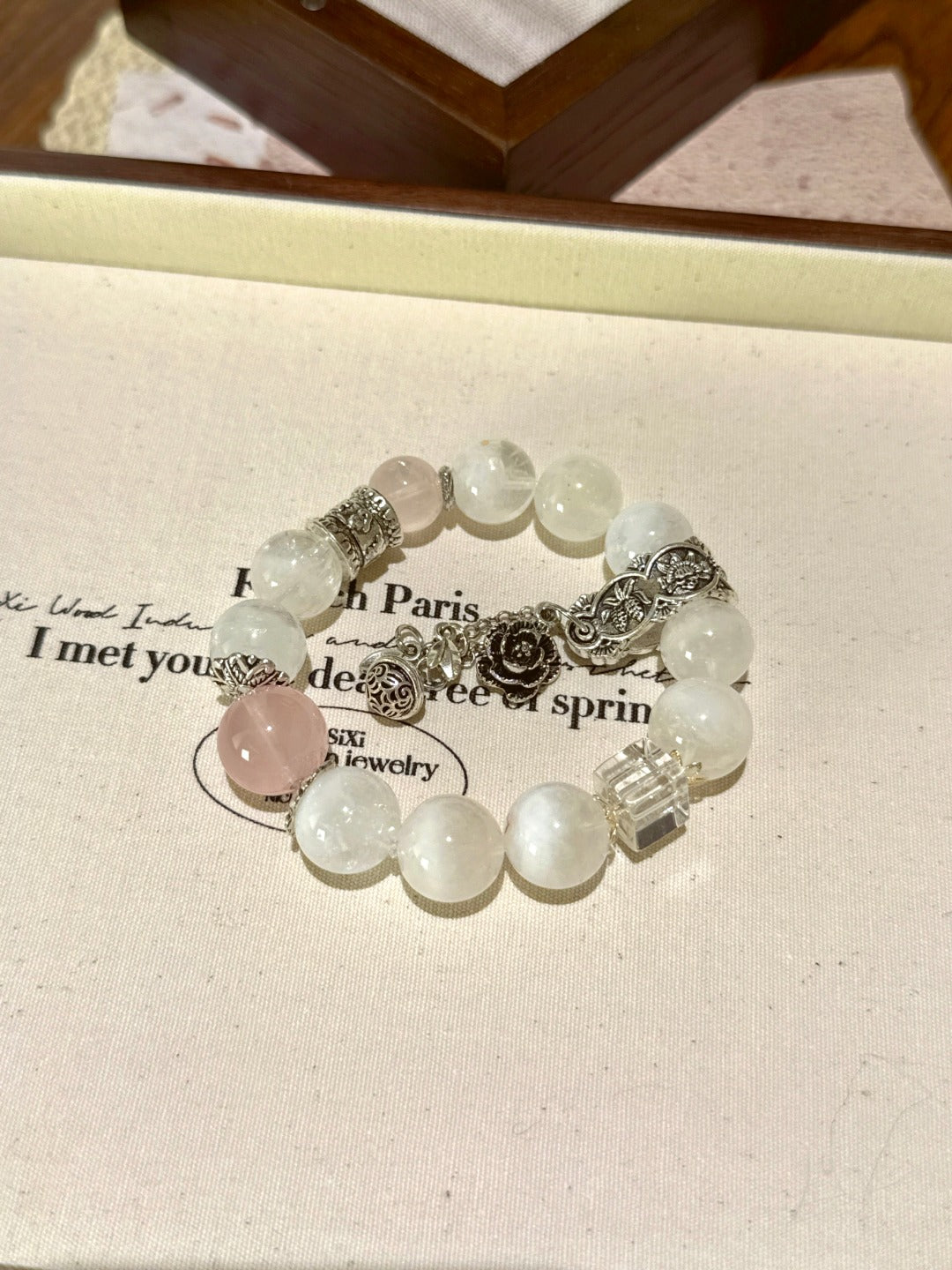 ▫️▪️ White pink crystal white water sugar cube bracelet